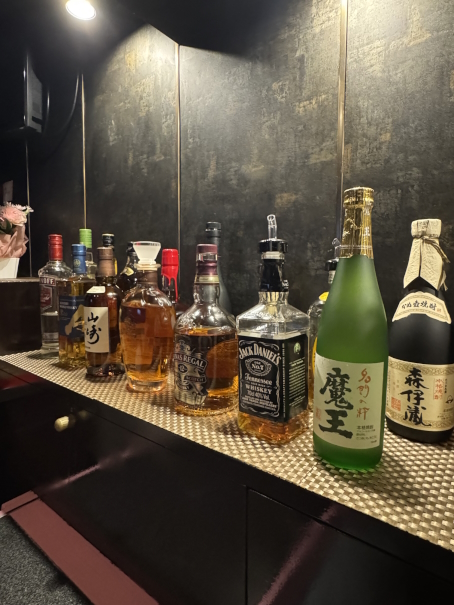Bouquet ブーケのカウンターに並ぶお酒