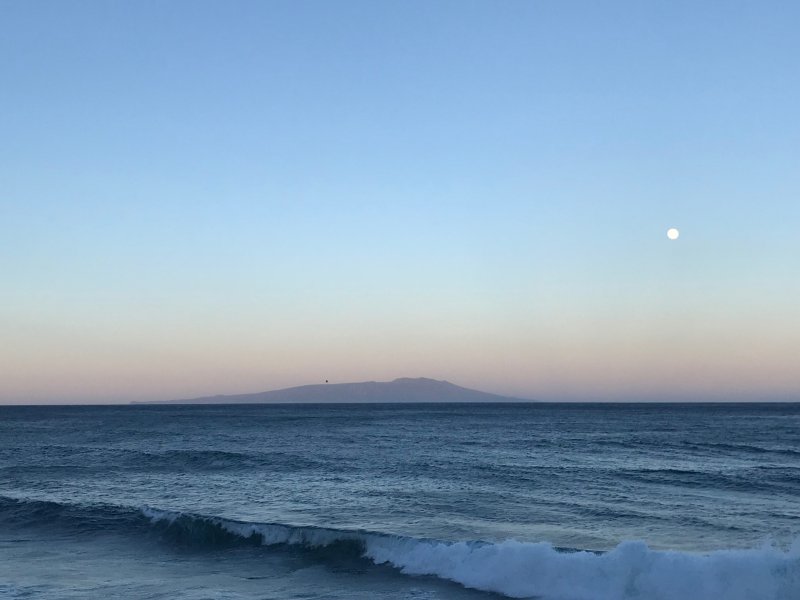 熱川YOU湯ビーチから見る伊豆大島