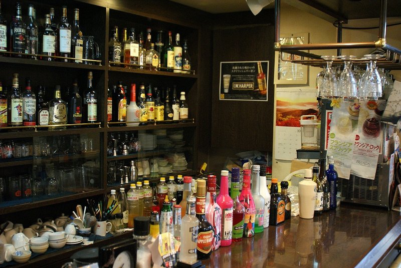 ALOHA SURFのカウンターのお酒
