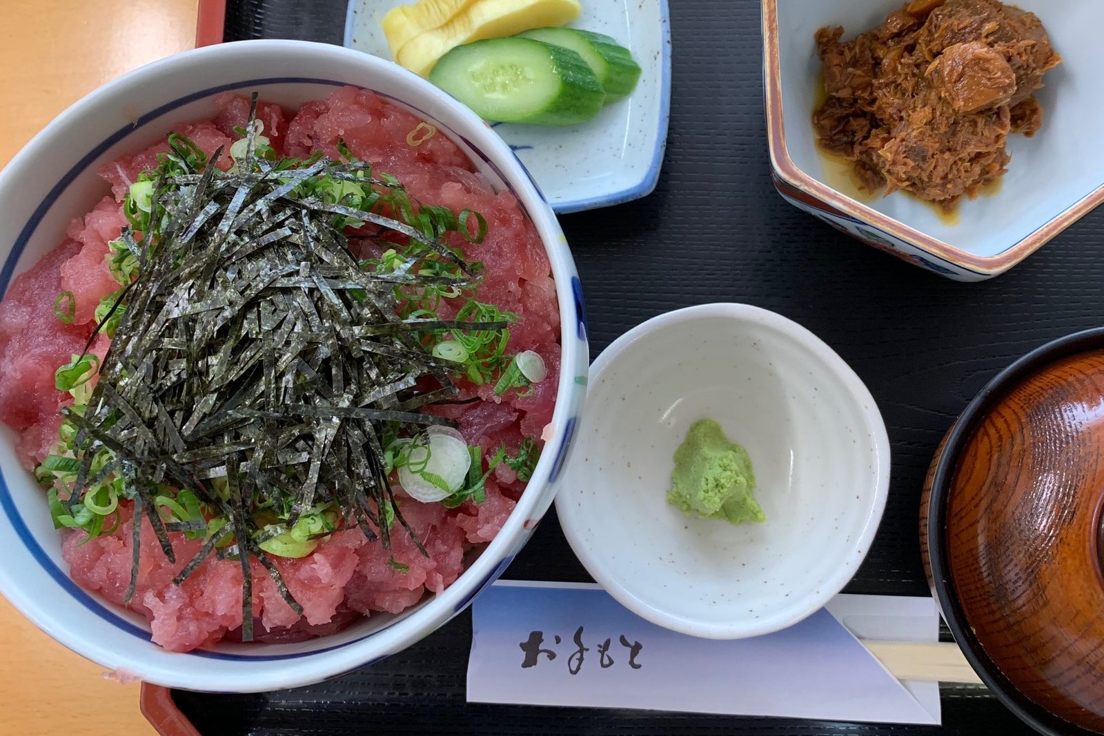 マグロ丼の定食