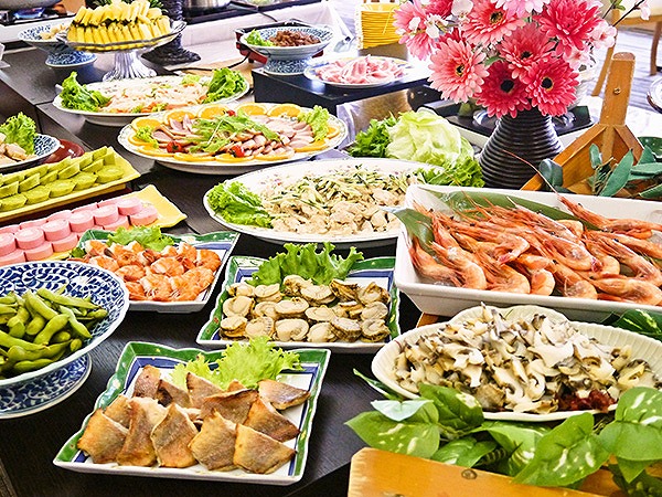 セタスロイヤル お食事は和洋ハーフバイキング。