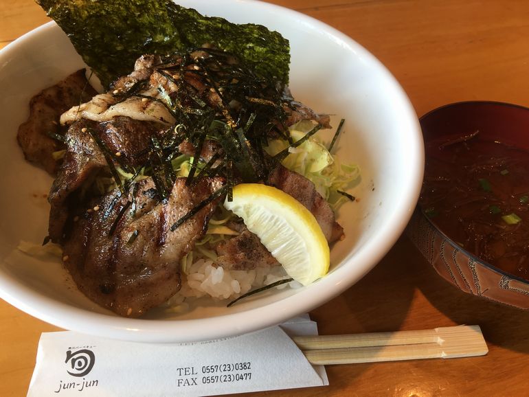 熱川バーベキュー・junjunの丼と汁物
