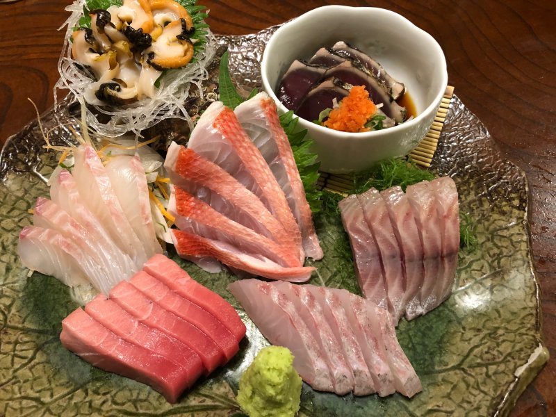 伊豆の味処 錦の刺身の盛り合わせ