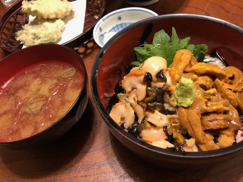 伊豆の味処 錦の海鮮丼とみそ汁